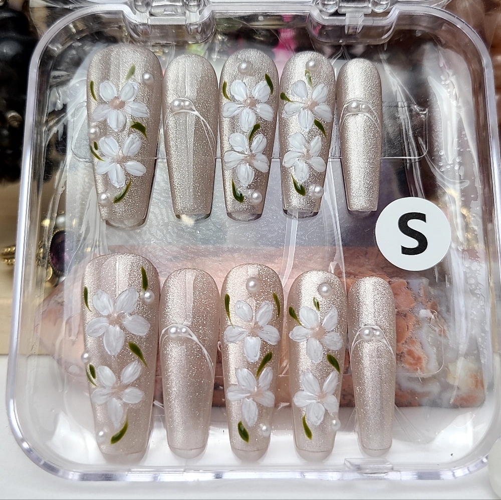 Shimmery 3d Floral Press-On Nail Set